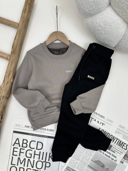 رمادي مع اسود